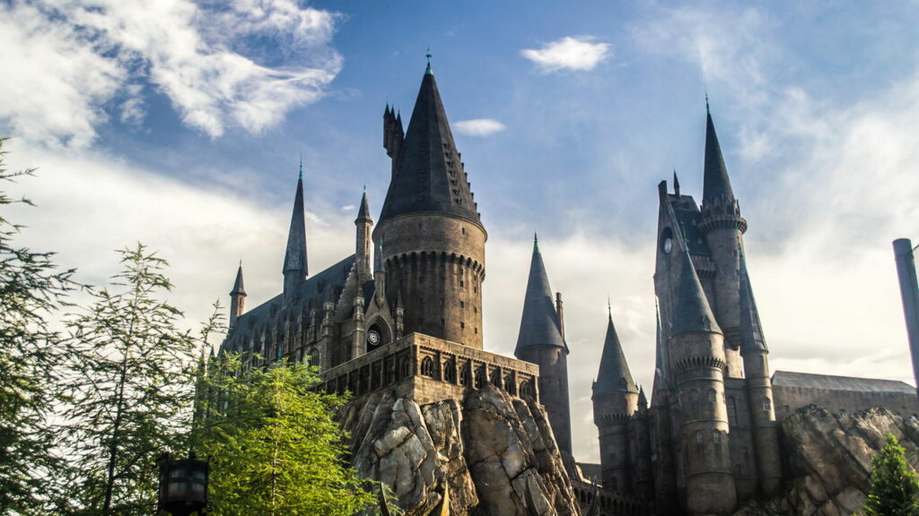Harry Potter anuncia novo livro e fãs explodem pré-venda