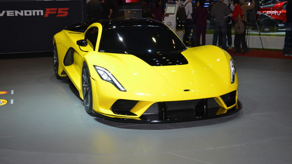 Hennessey lança motor de 2.059 cv no pacote mais potente do mundo