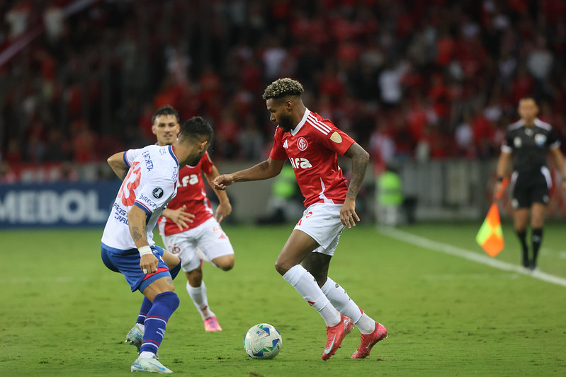 Heroico! Internacional arranca empate contra o Nacional segue vivo na Libertadores
