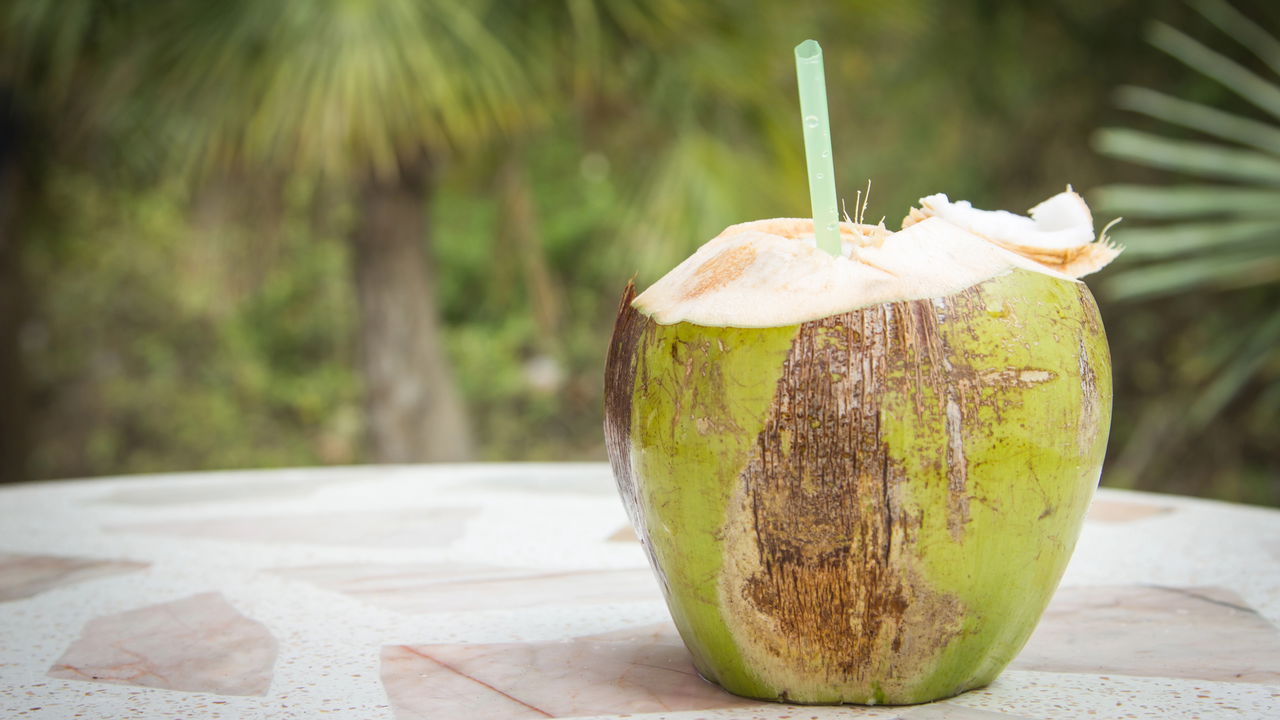 Homem morre após beber água de coco estragada