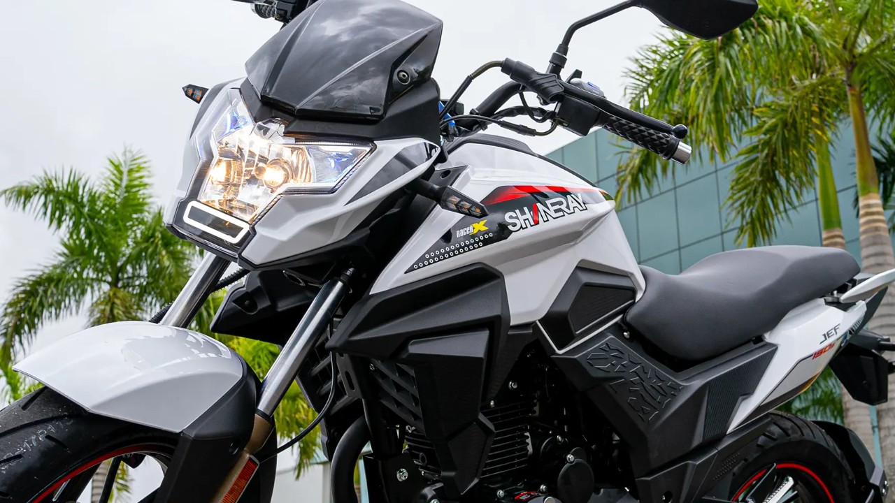 Com autonomia de até 450 km, a JEF 150S é ideal pra quem busca economia e praticidade