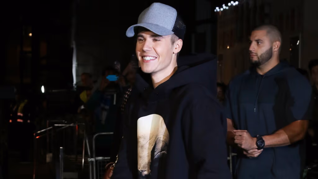 Justin Bieber é flagrado em boate de striptease