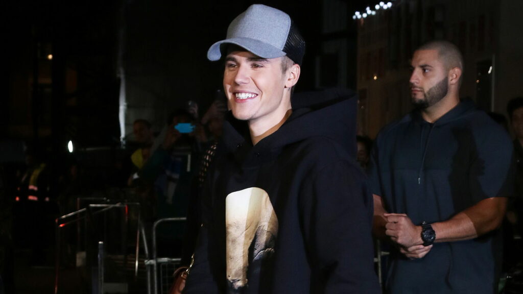 Justin Bieber é flagrado em boate de striptease