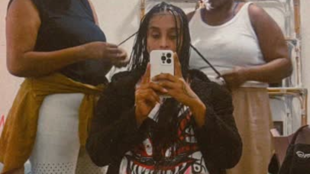 Linn da Quebrada reaparece nas redes após internação