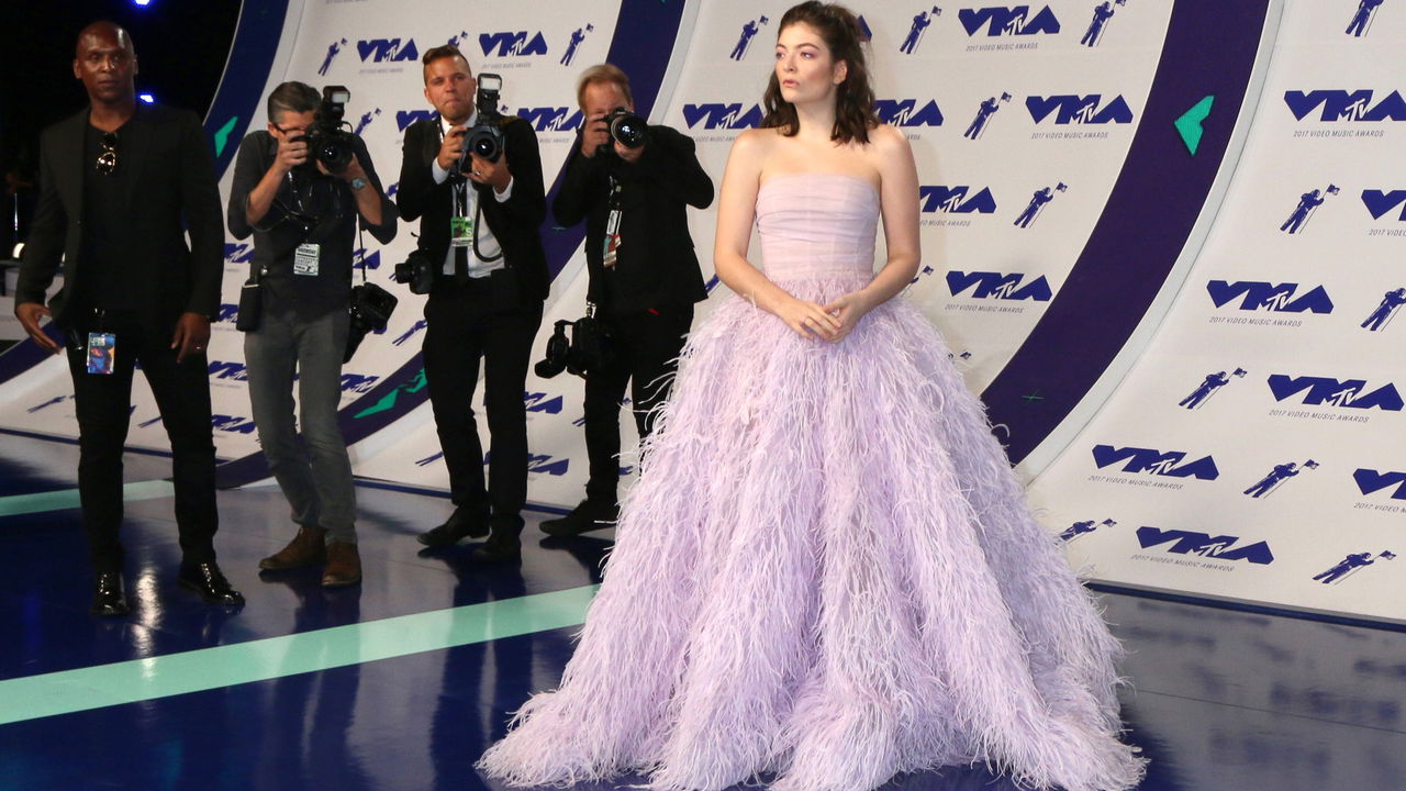 Lorde retorno à música após 4 anos fora dos holofotes