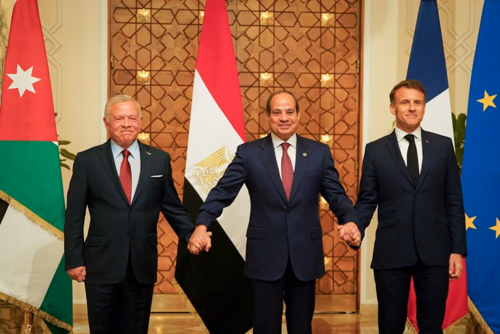 Macron apoia plano árabe de reconstrução da Faixa de Gaza