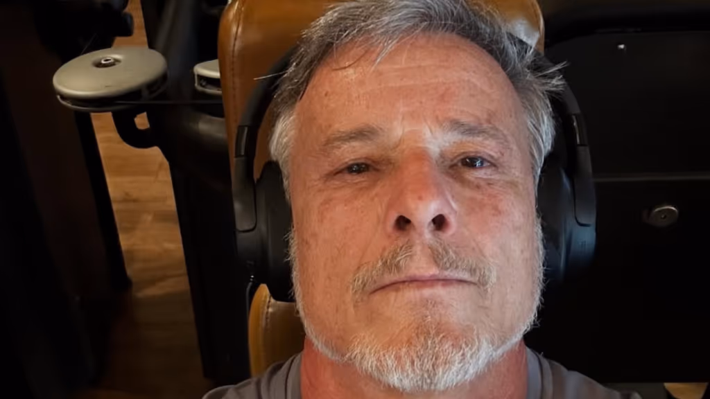 Marcello Novaes emociona ao pedir que o pai volte para casa
