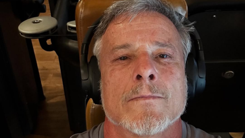 Marcello Novaes emociona ao pedir que o pai volte para casa