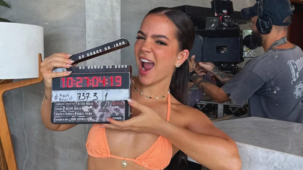 Mel Maia mostra carro de luxo pela primeira vez