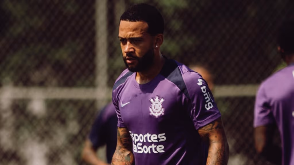 Memphis Depay pode desfalcar o Corinthians na Copa do Brasil