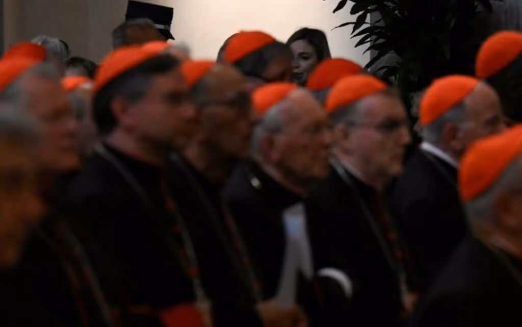 Vaticano confirma início do conclave em 7 de maio