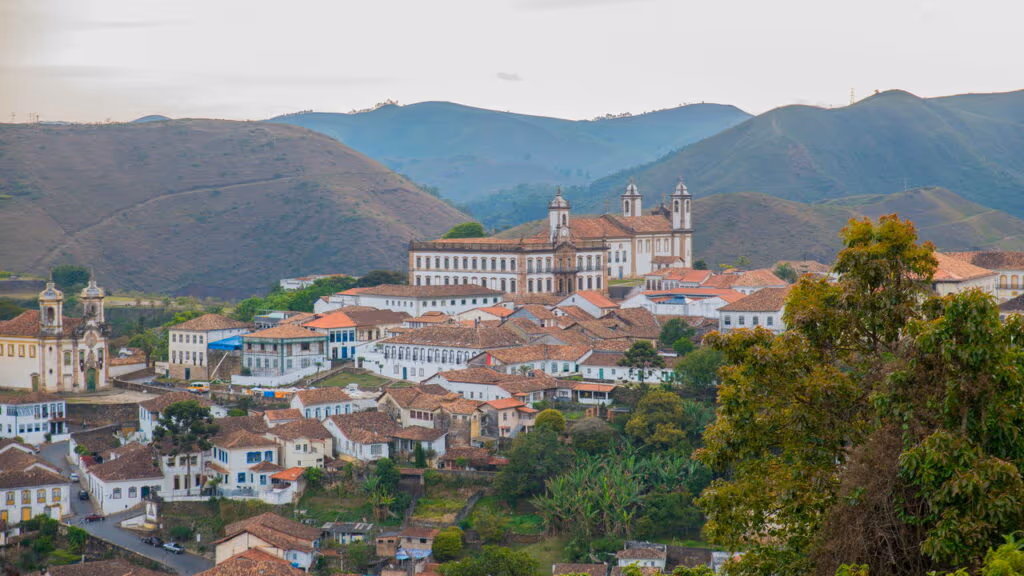 Essas cidades pararam no tempo e guardam histórias surpreendentes