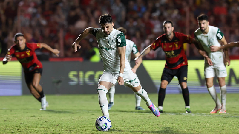 Palmeiras vence o Sport no Brasileirão com pênaltis polêmicos