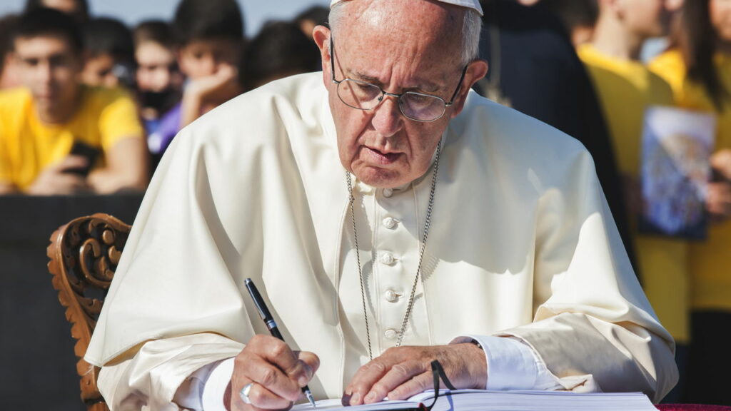Papa Francisco morreu em sua residência, diz Vaticano