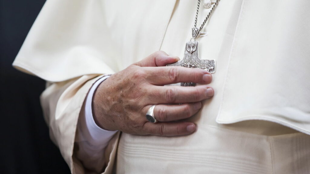Descubra quem comanda a igreja após a morte de Papa Francisco