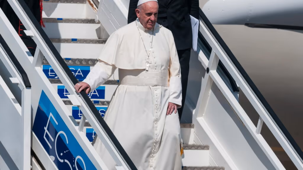 Vaticano pede que não tirem selfies com o caixão do Papa