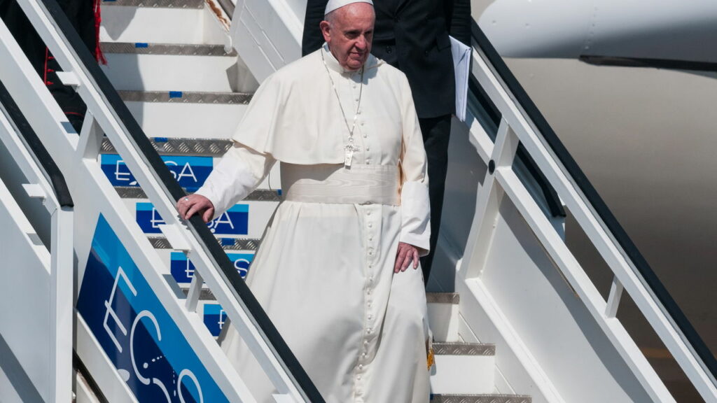Vaticano pede que não tirem selfies com o caixão do Papa