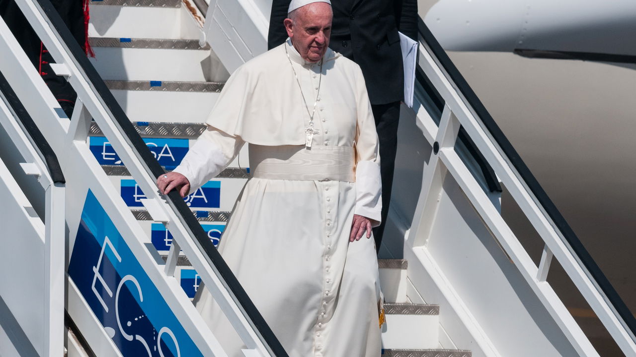 Vaticano pede que não tirem selfies com o caixão do Papa