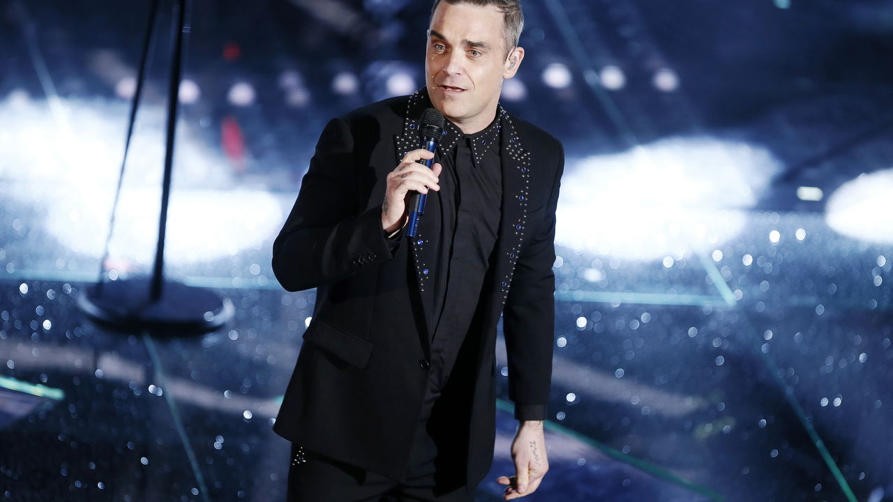 Robbie Williams revela que fotos com fãs o deixam ansioso