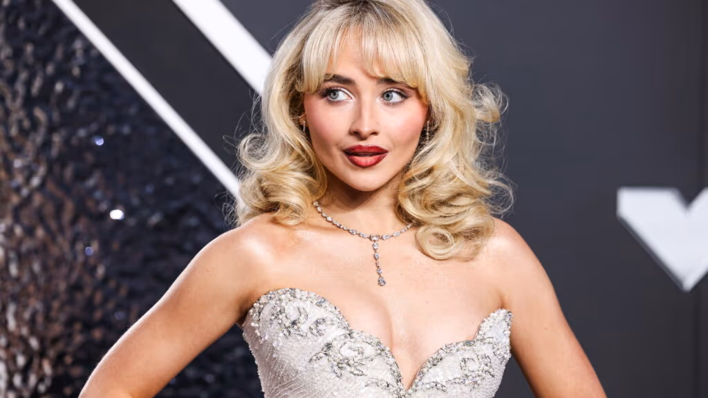 Sabrina Carpenter é confirmada no Fortnite Festival