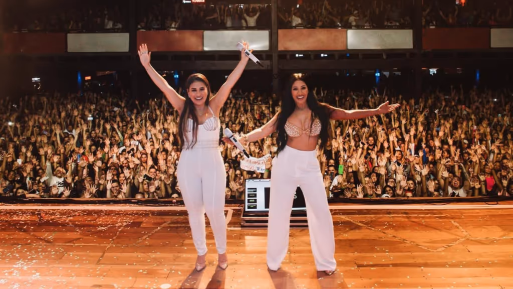 Simaria acompanha show de Simone em São Paulo
