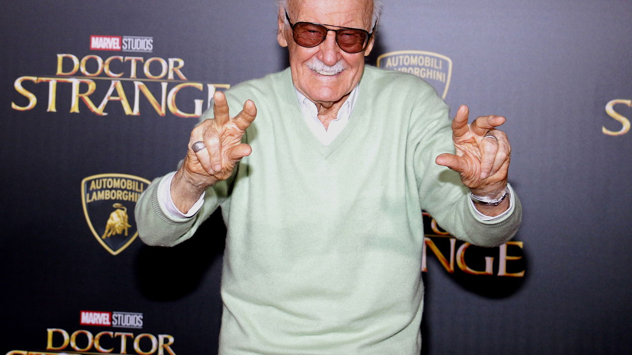 Filha de Stan Lee se manifesta sobre acusações de maus-tratos ao pai