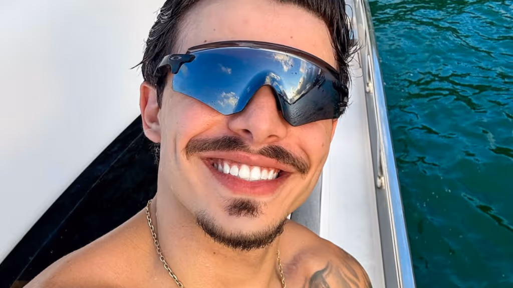 Thomaz Costa provoca João Guilherme: “usa cropped”