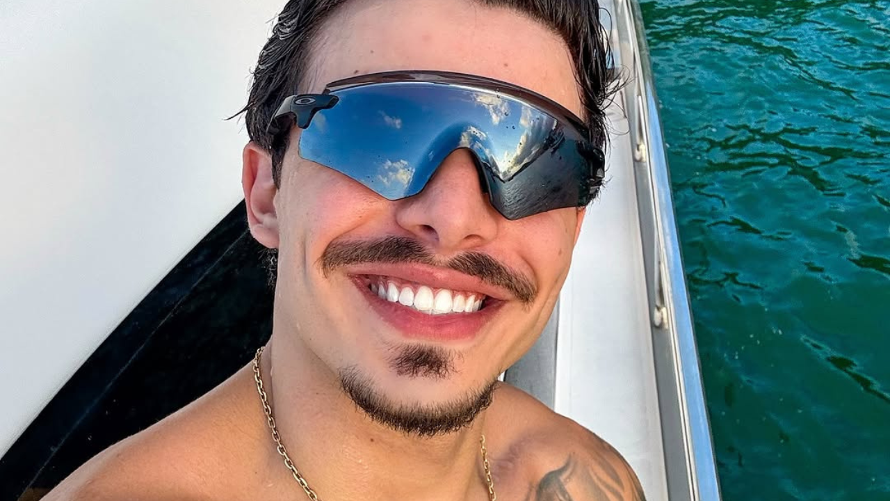 Thomaz Costa provoca João Guilherme: “usa cropped”