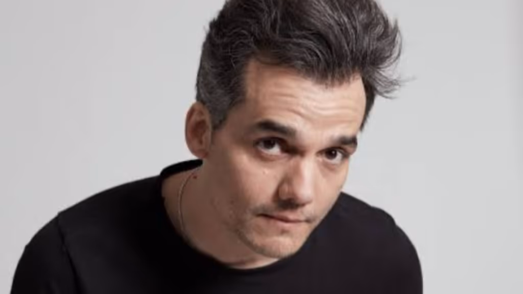 Wagner Moura anuncia retorno ao teatro