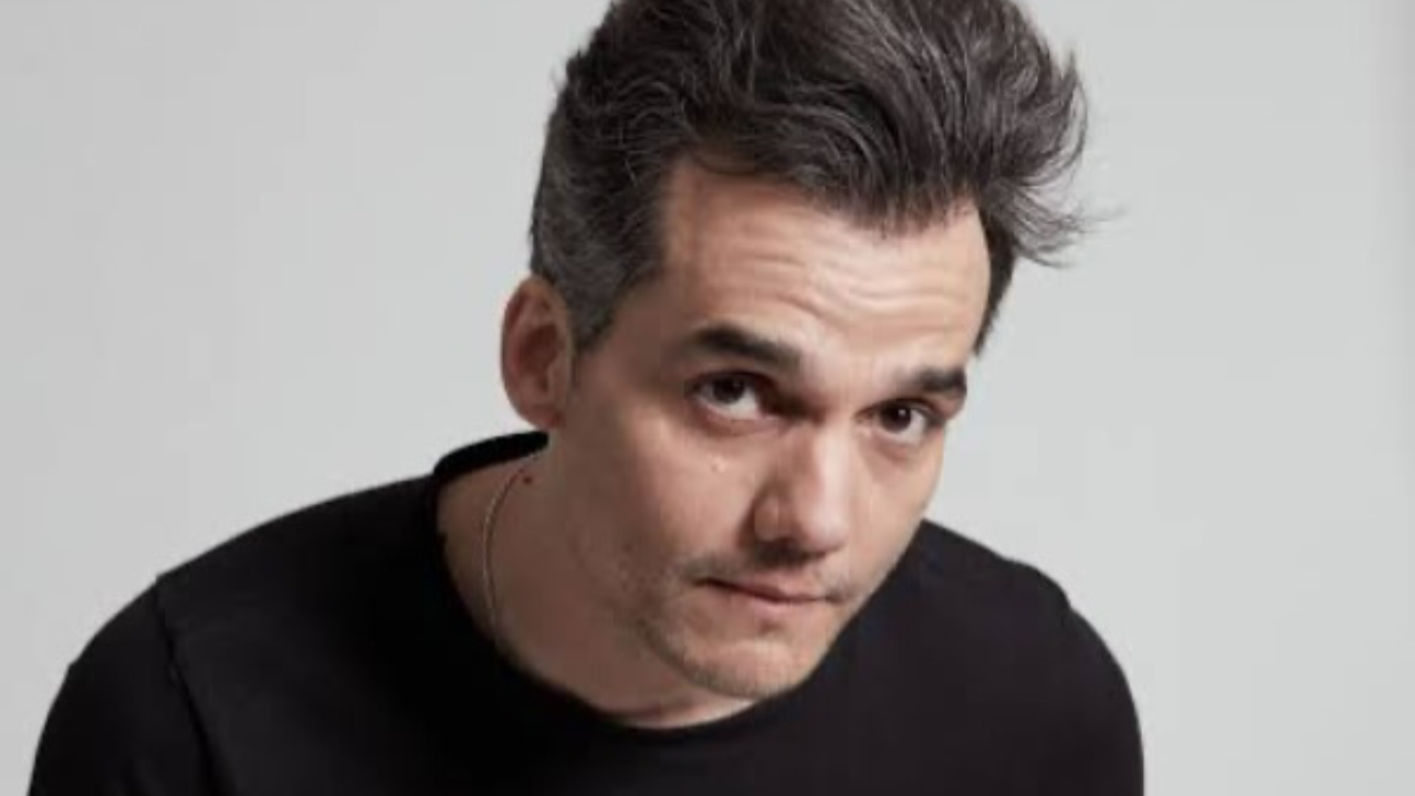 Wagner Moura anuncia retorno ao teatro