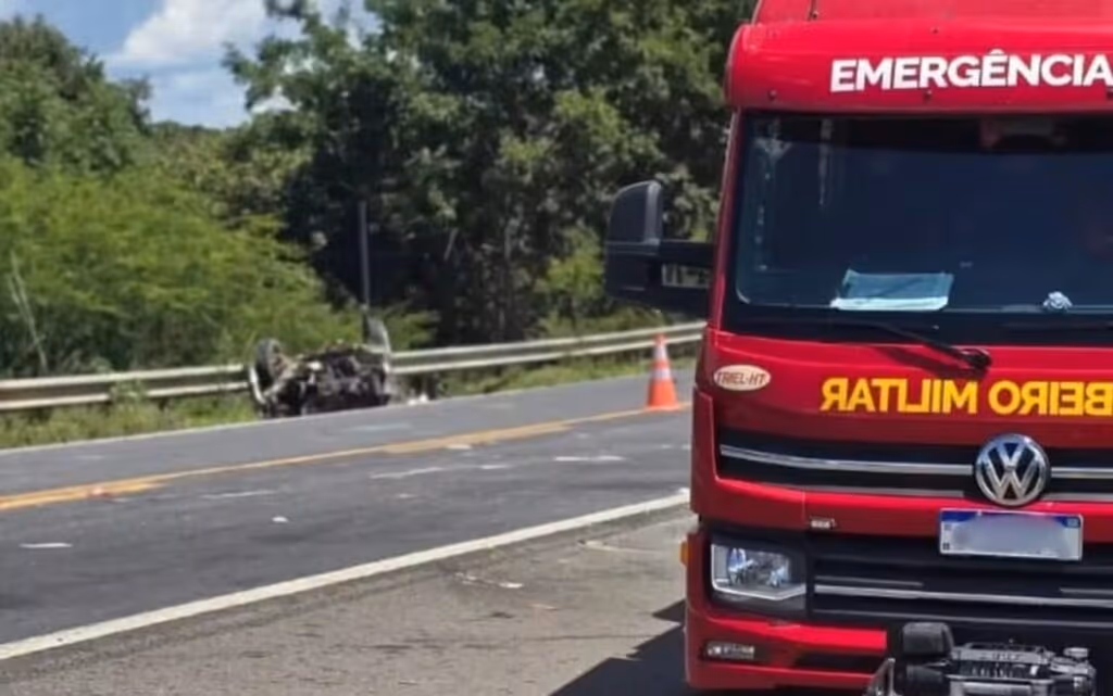 Acidente na BR-020 destrói veículo e deixa um morto