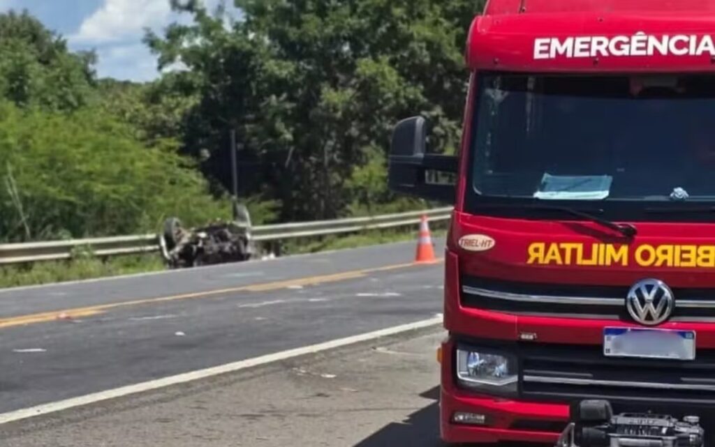 Acidente na BR-020 destrói veículo e deixa um morto