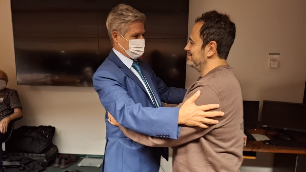 Seis ministros de Lula visitam Glauber na Câmara durante greve de fome