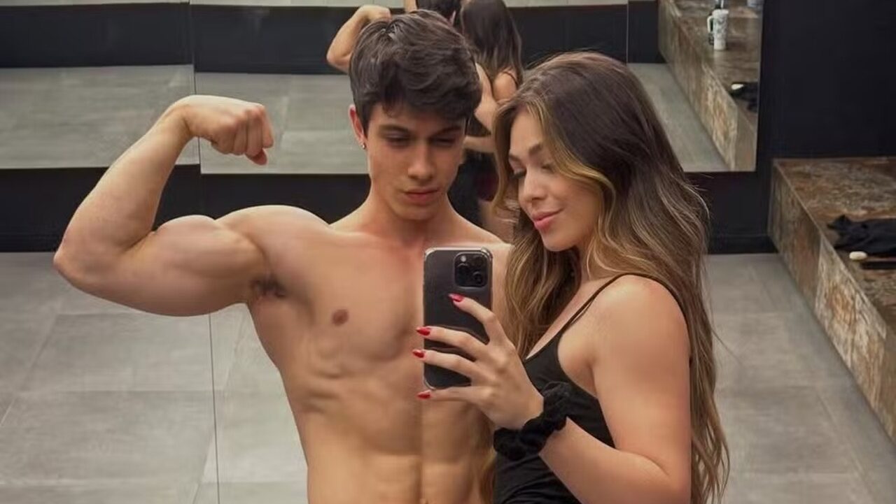 MC Melody anuncia fim de relacionamento