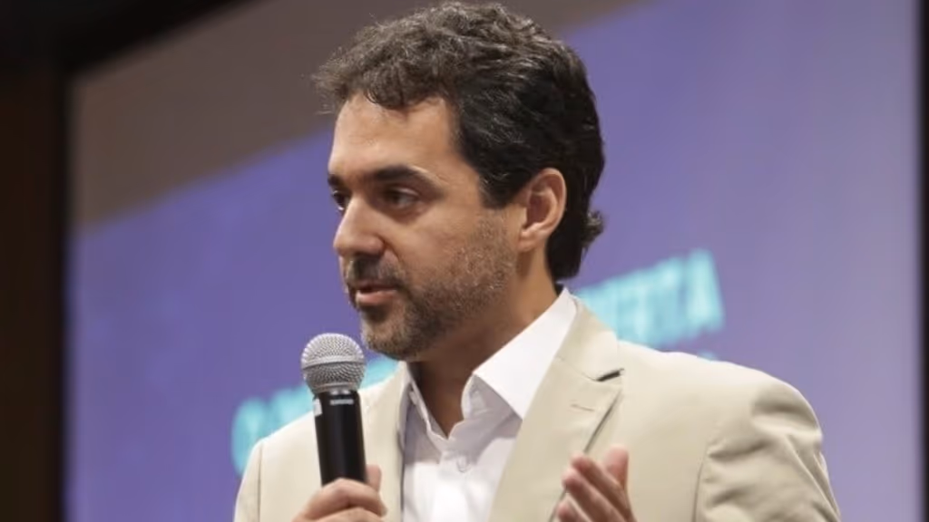 Chefão da Record manda recado sobre futebol para TVs rivais