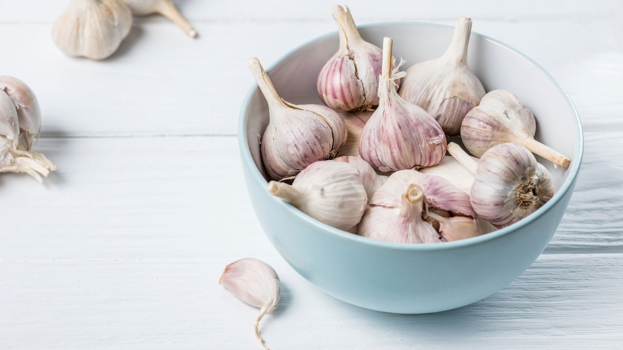 Alho cru é o alimento natural mais potente contra inflamações