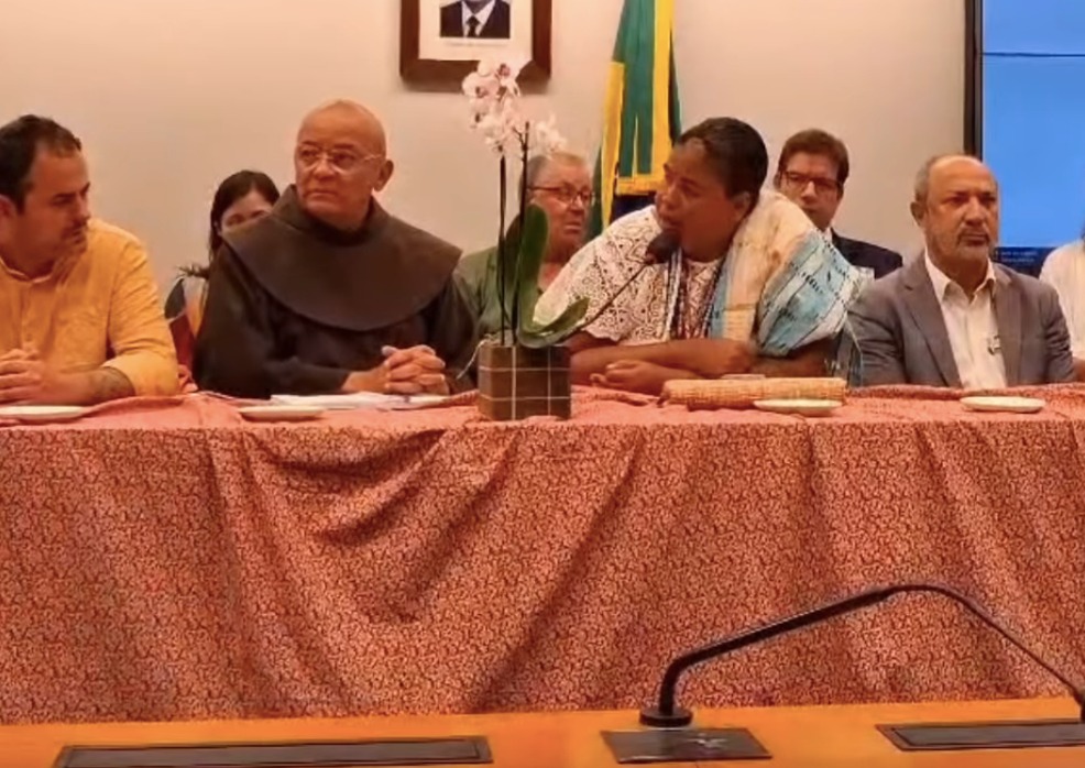 Crusoé: Ato ecumênico do Psol tem extremista que zombou de mulher