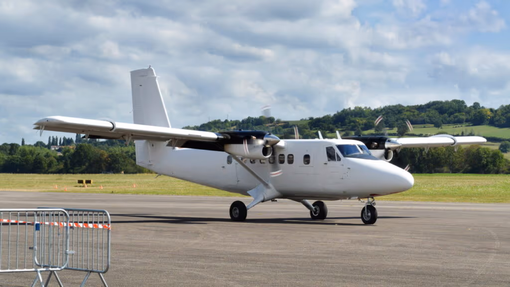 FAB intercepta mais um avião que cai na fronteira do Brasil