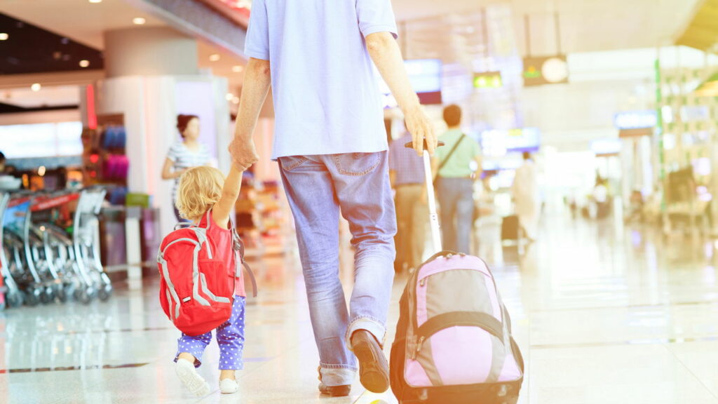 Dicas para viajar com bebês no Aeroporto de Curitiba durante o inverno