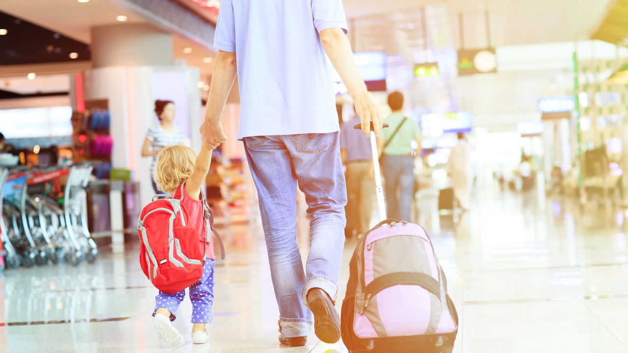 Dicas para viajar com bebês no Aeroporto de Curitiba durante o inverno