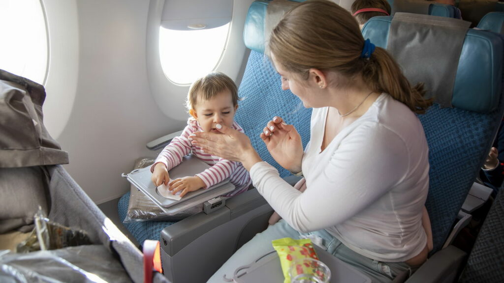 Dicas para viajar com bebês no Aeroporto de Curitiba durante o inverno