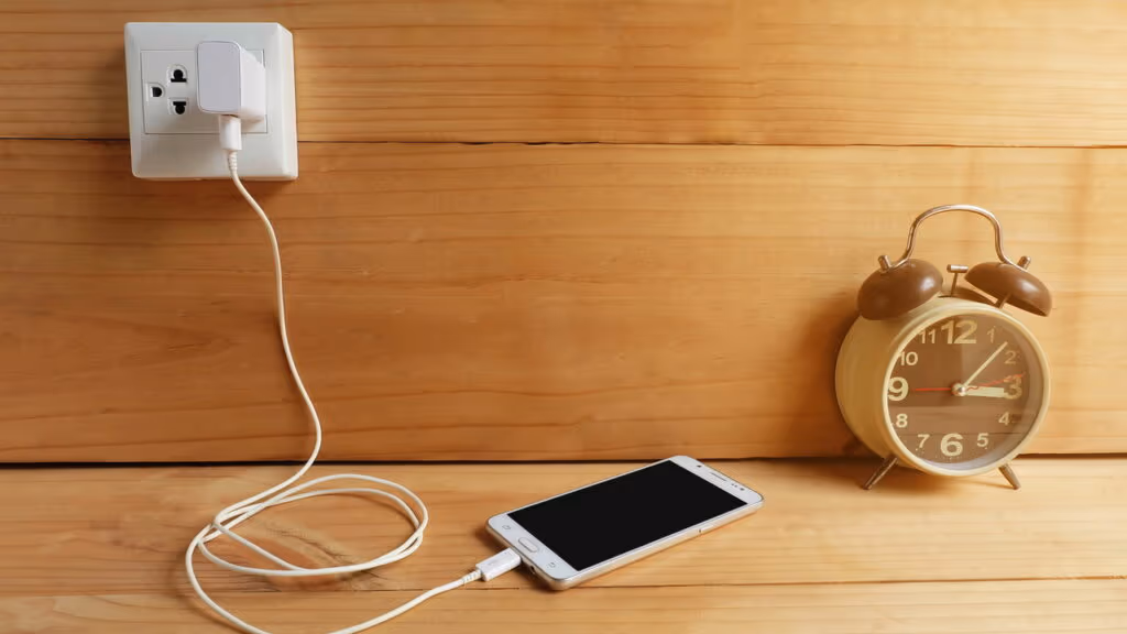 Não arrisque! Veja os perigos dos carregadores piratas