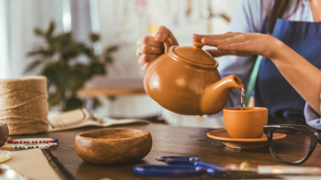 Os melhores chás naturais para baixar o colesterol e proteger o coração

