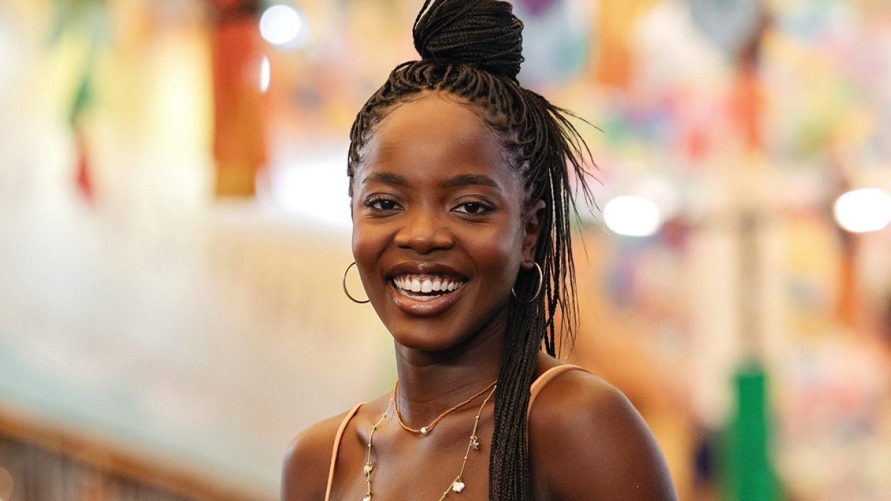 Atriz se emociona com conquista inédita na TV Globo