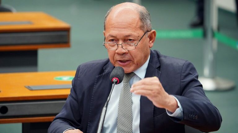 Oposição na Câmara protocola pedido de CPI para investigar fraudes no INSS