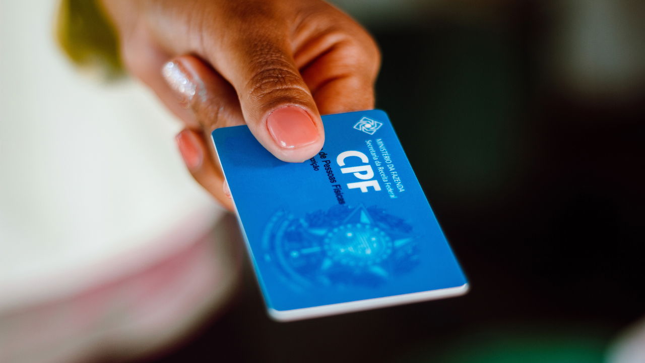 CPF irregular pode suspender Bolsa Família e BPC em 2026; veja como regularizar pelo celular