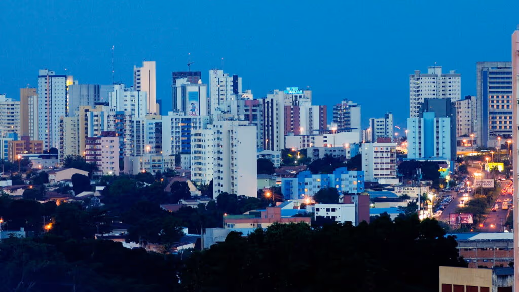 Frente Fria traz neblina para a cidade de Cuiabá