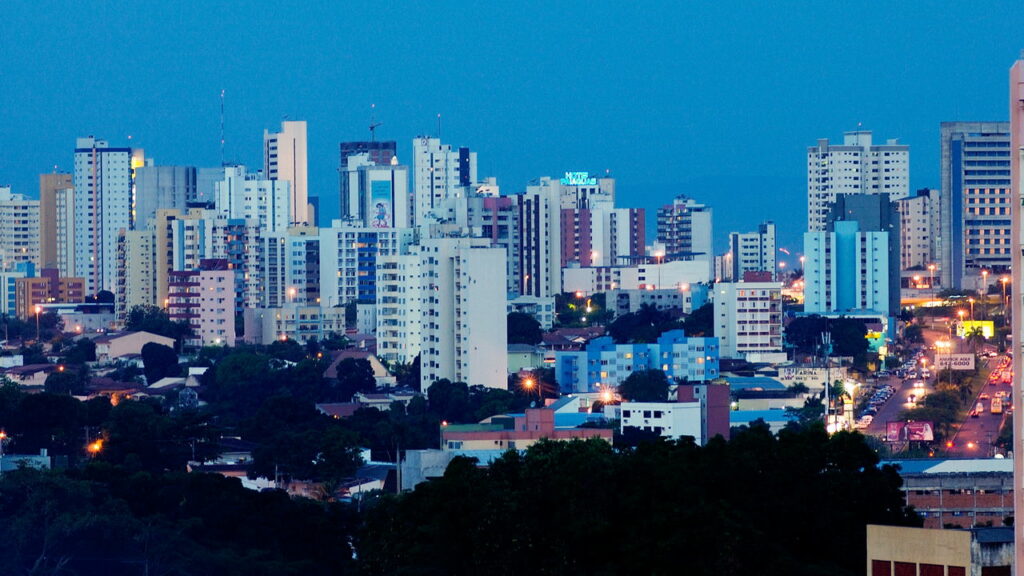 Frente Fria traz neblina para a cidade de Cuiabá
