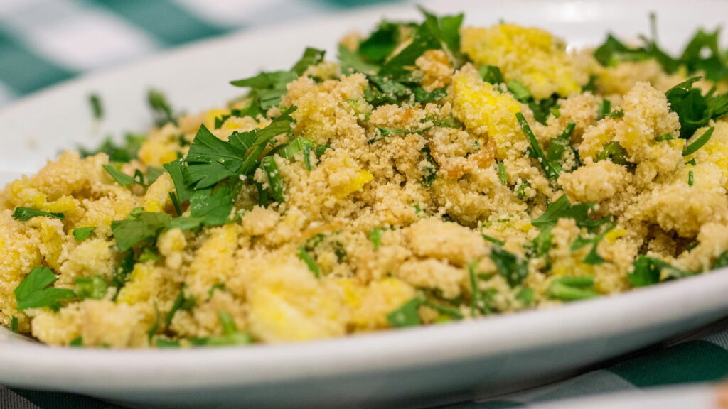 Dica do churrasqueiro: use farinha de mandioca tipo biju para uma textura mais crocante e sabor mais marcante.