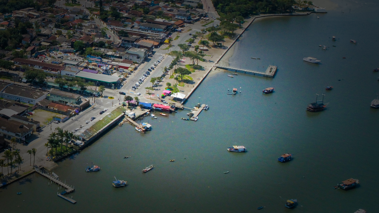 Píer flutuante em Bertioga é interditado por risco de afundamento